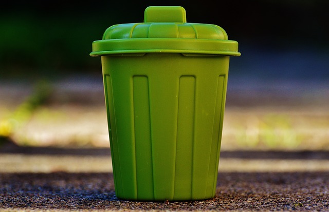 garbage-can-1111449_640